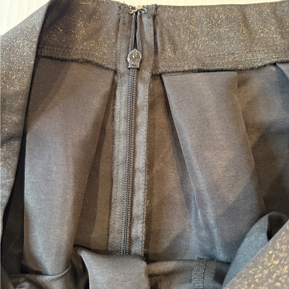 Forever 21 Women’s Black Pleated Skirt – Size 0X, Gold Shine, Pre-Owned - Picture 5 of 12